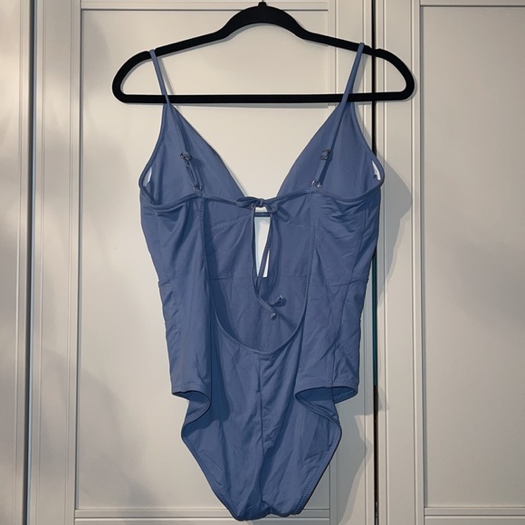 Becca One Piece - Picture 3 of 6